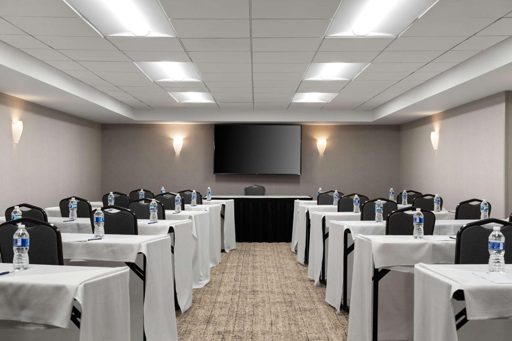 Doubletree By Hilton Pittsburgh Airport Ξενοδοχείο Moon Township Εξωτερικό φωτογραφία