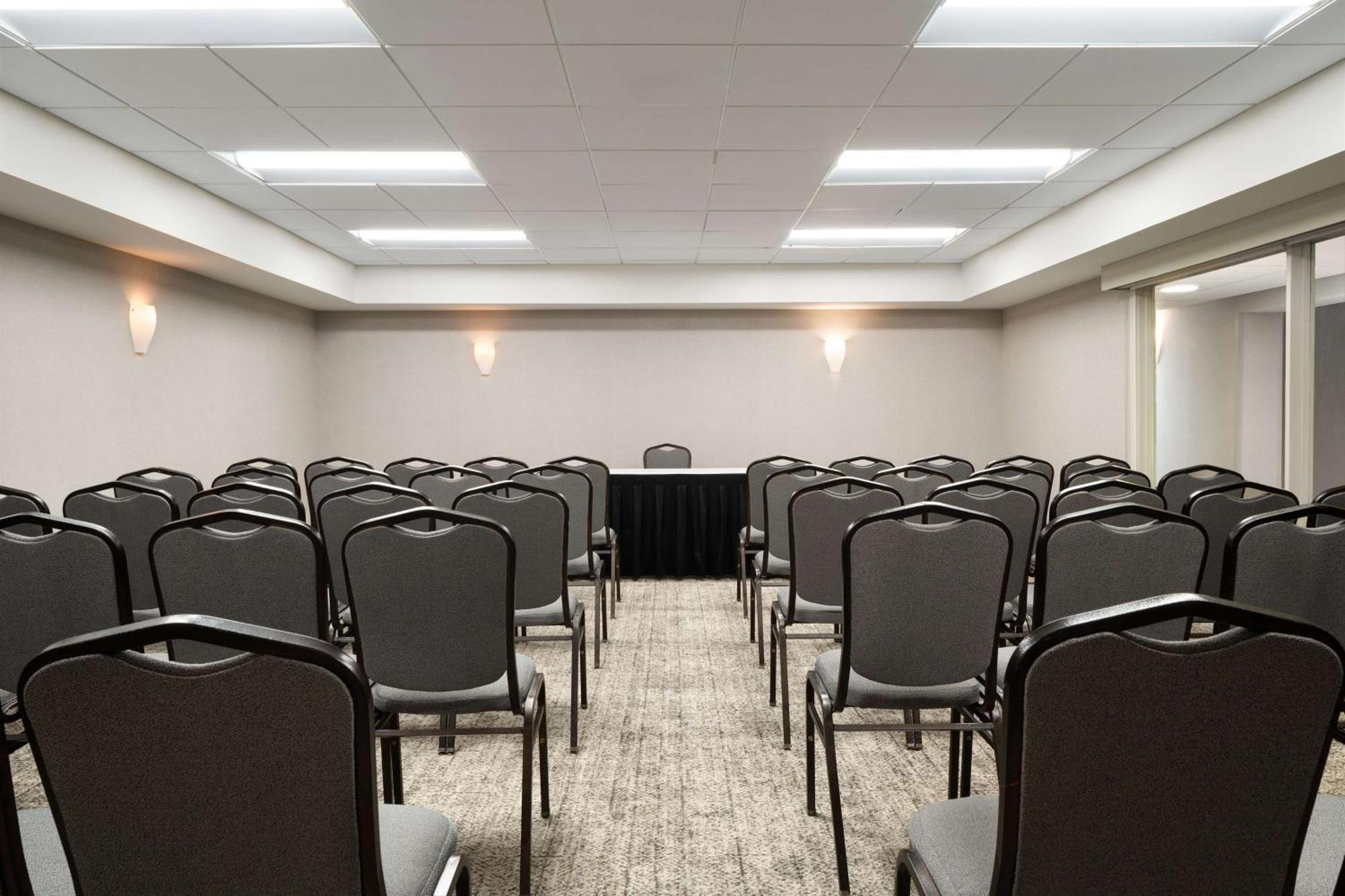 Doubletree By Hilton Pittsburgh Airport Ξενοδοχείο Moon Township Εξωτερικό φωτογραφία