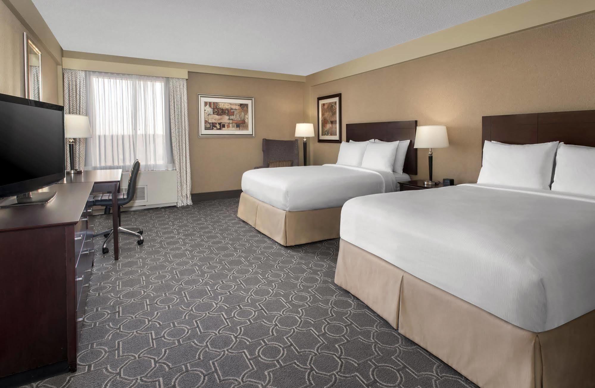 Doubletree By Hilton Pittsburgh Airport Ξενοδοχείο Moon Township Εξωτερικό φωτογραφία